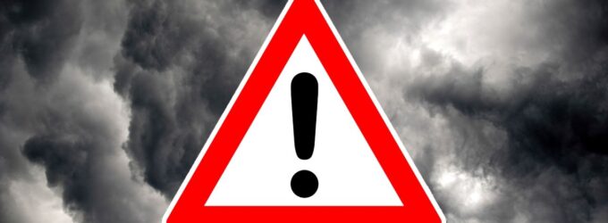 Vine potopul! A fost emis Cod Galben de averse torențiale și vijelii în județul Prahova. Ce alte zone din țară mai sunt vizate | HARTĂ